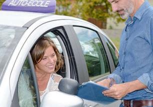 Auto-école : Un contrat-type pour préparer le permis de conduire.